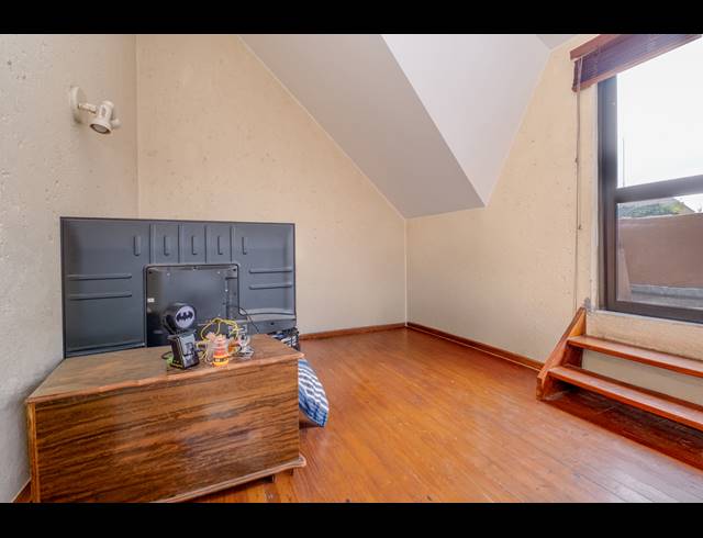 1 BEDROOM APARTMENT FOR SALE IN LONEHILL